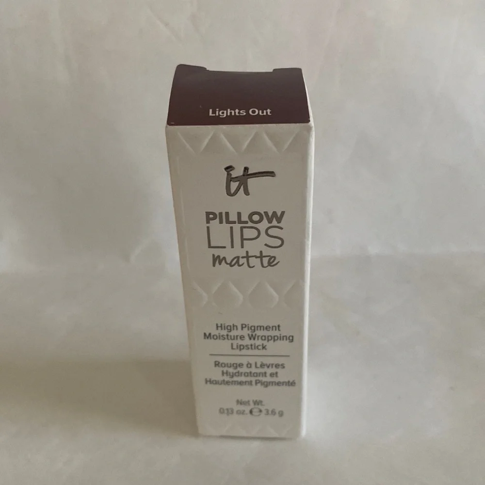 IT COSMETICS Pillow Lips Lipstick Lights Out (Dark Nude Espresso) $24